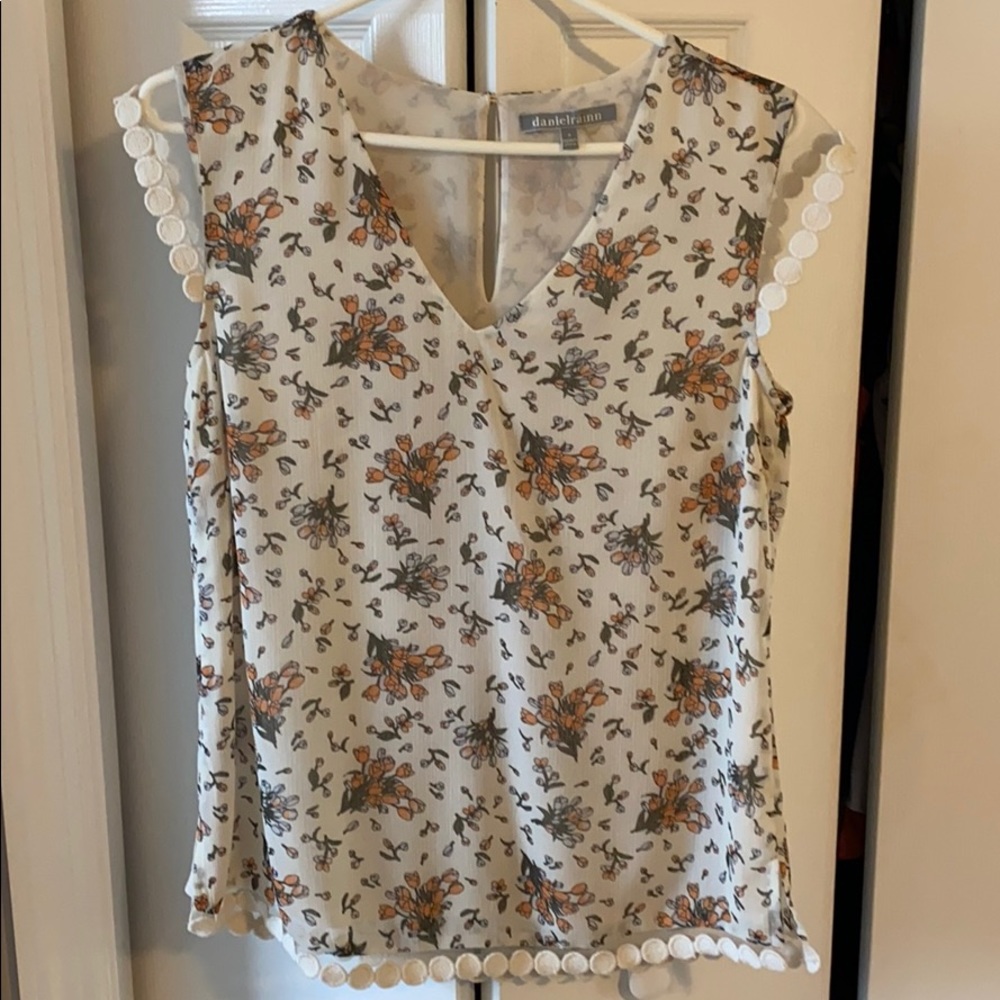 Beautiful Daniel Rainn blouse- never worn- NWT